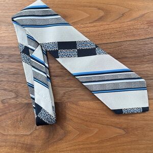 VINTAGE Schiaparelli Wide Diagonal Stripe  Herringbone Jacquard KIpper Tie 70's